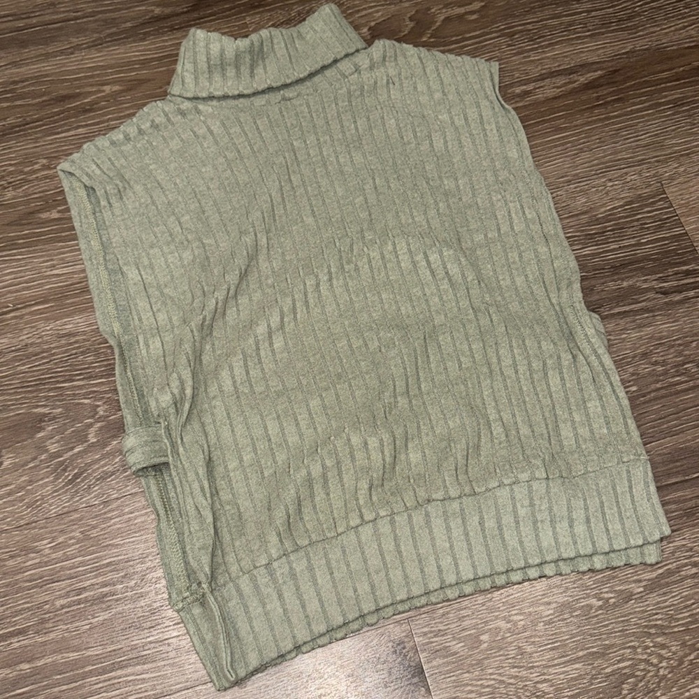 SHEIN Turtleneck Thin Vest
